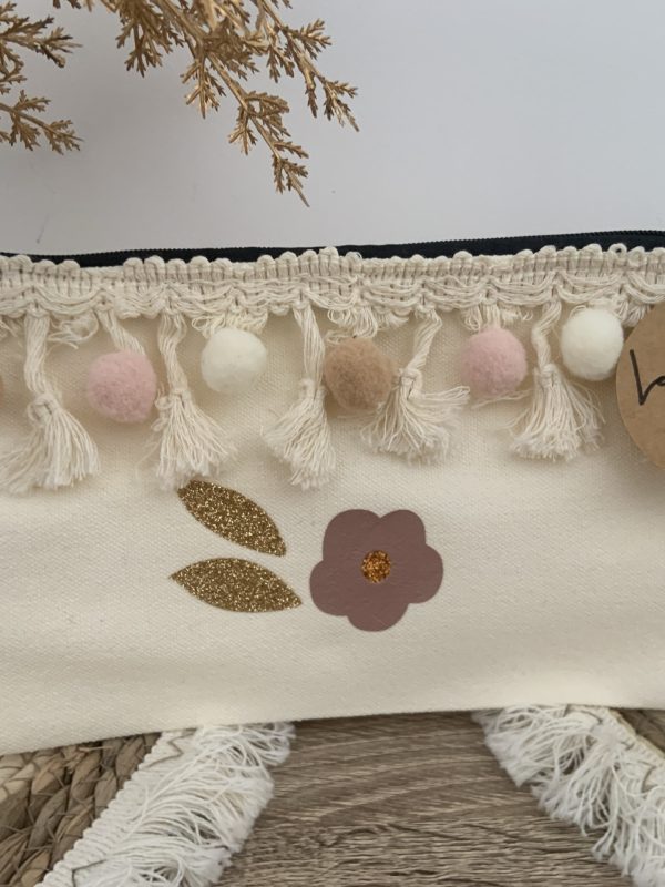 Pochette fleurs pompons